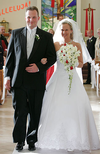 050402-12032_iwona_witek_walking.jpg