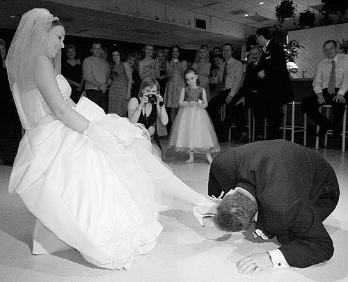 050402-12504_getting_the_garter.jpg